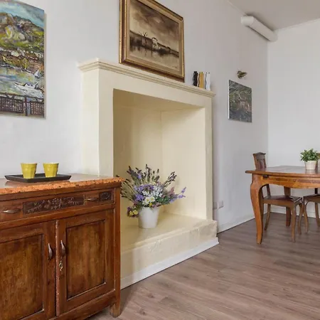 Lungolago Apartment *